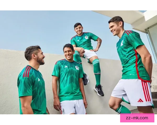 曼联携手阿迪达斯推出世界杯纪念复古球衣引球迷热议