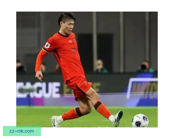 李源一在国足中场拼劲十足 成为防守核心稳固球队后防线